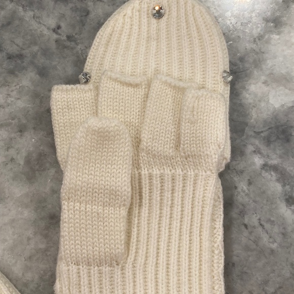 🔥HOST PICK🔥 NWT Kate Spade Pop Top Embellished Mittens Gloves - Picture 4 of 5